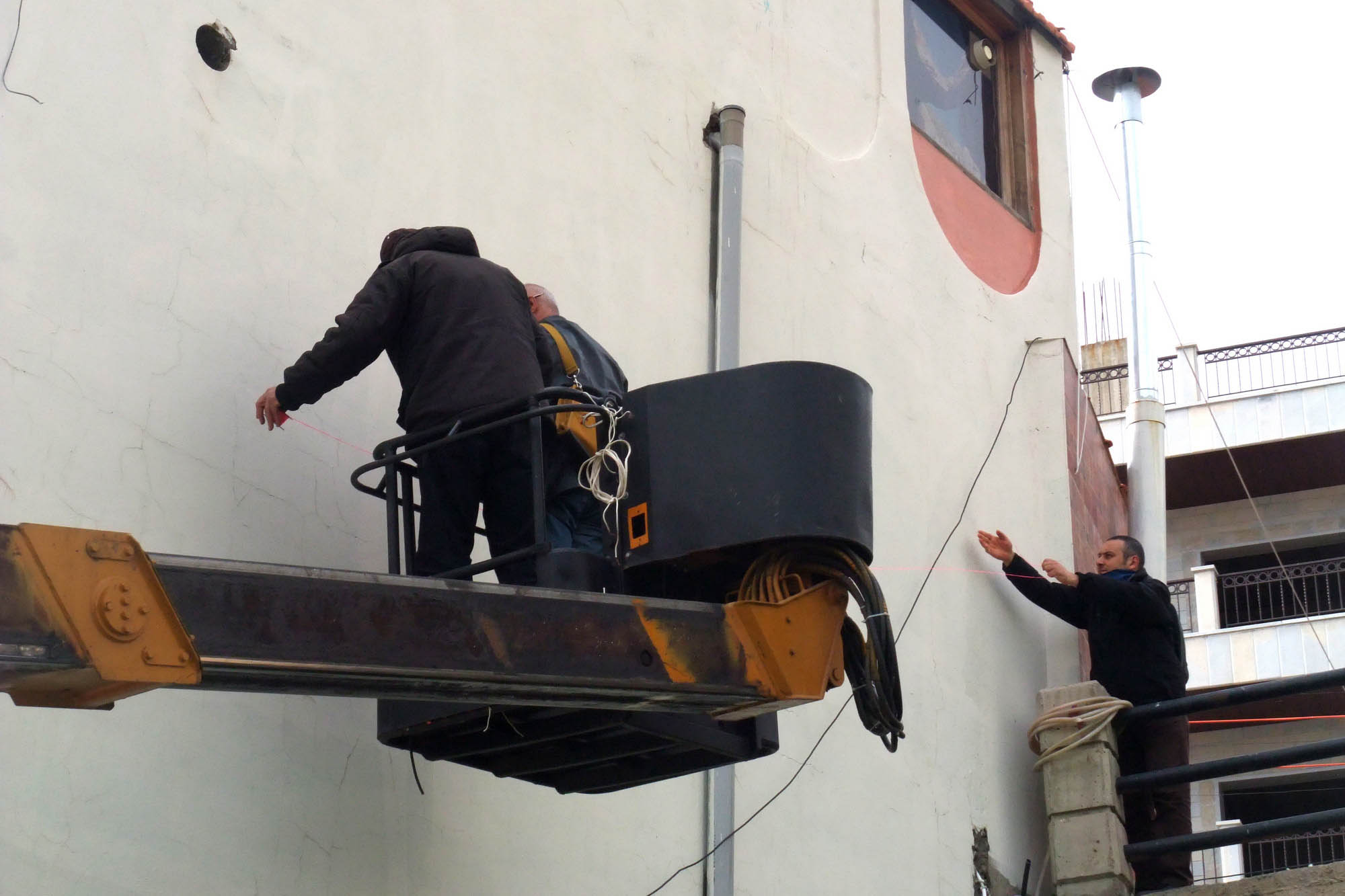 Come il vento (Like the Wind), 2013, Becharre, Libano, documentazione dell'intervento sui muri della città