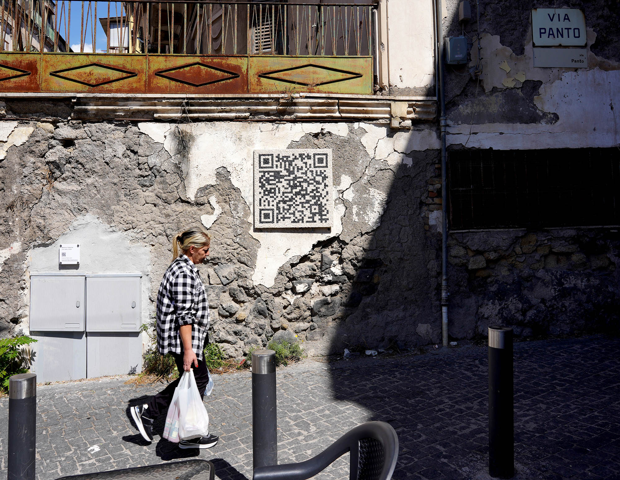 Con tatto - dettaglio tessere marmo