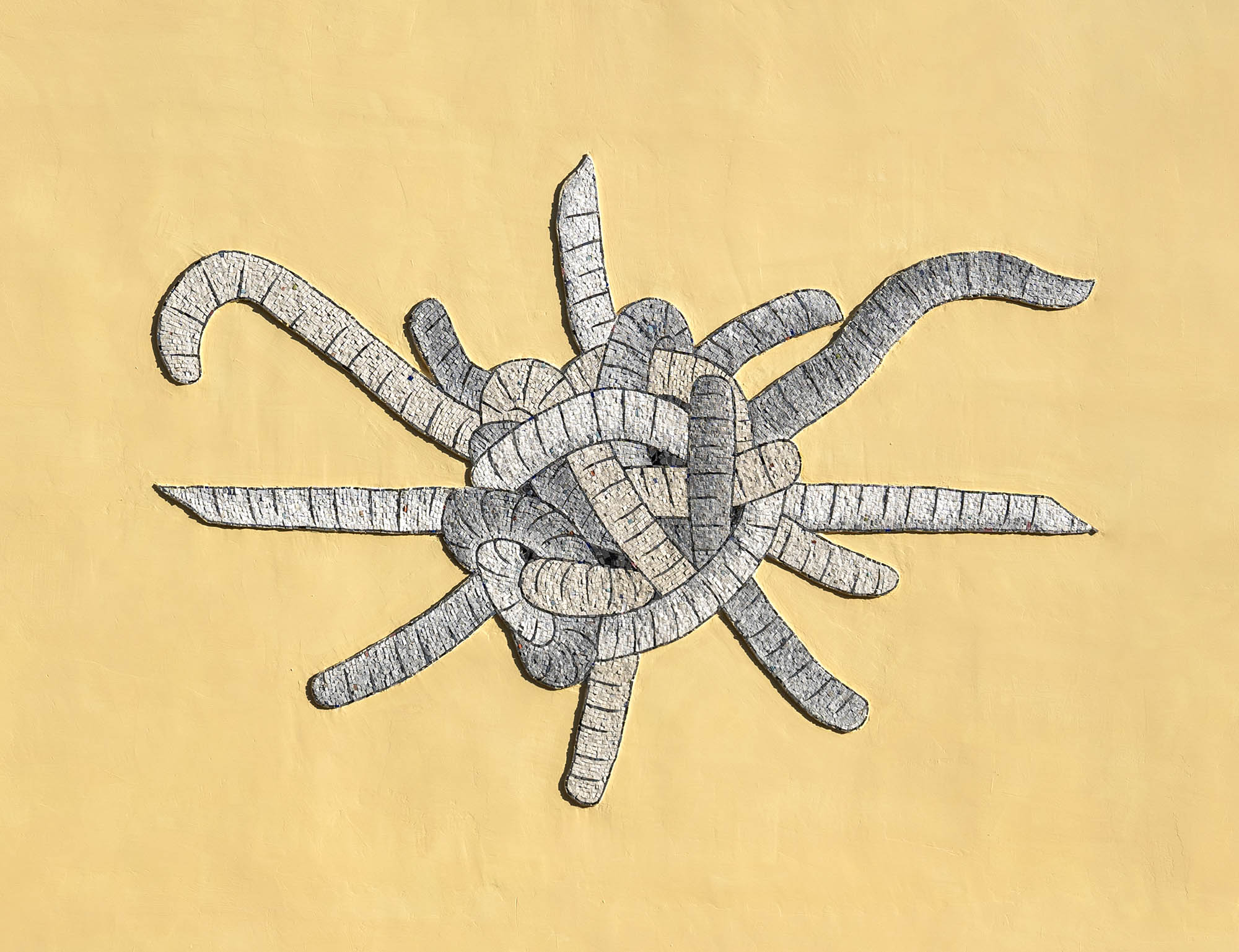 Bianco-Valente, Questo insieme, 2024, mosaico con tessere in marmo e ceramica, Traversa II Mercato, Ercolano